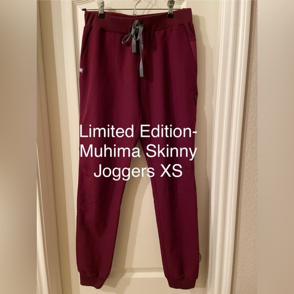 Figs Burgundy Muhima Skinny Jogger XS Scrub Pants - Picture 1 of 2